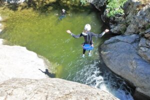 Canyoning La Ruda sportif saut 3